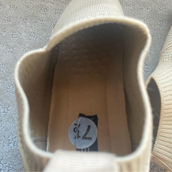 NWT Bebe beige chunky sneakers - Picture 5 of 5